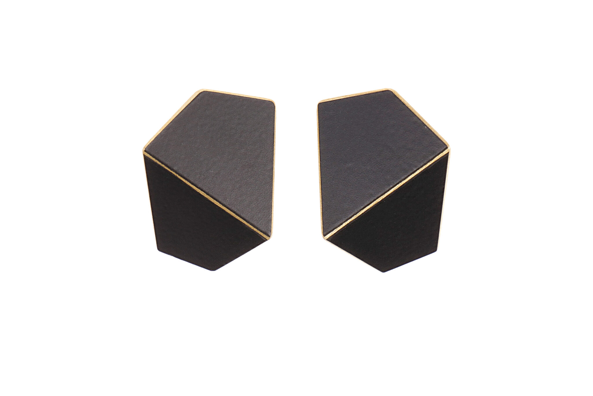 Lisa Kroeber Folded Wide kõrvarõngad – must