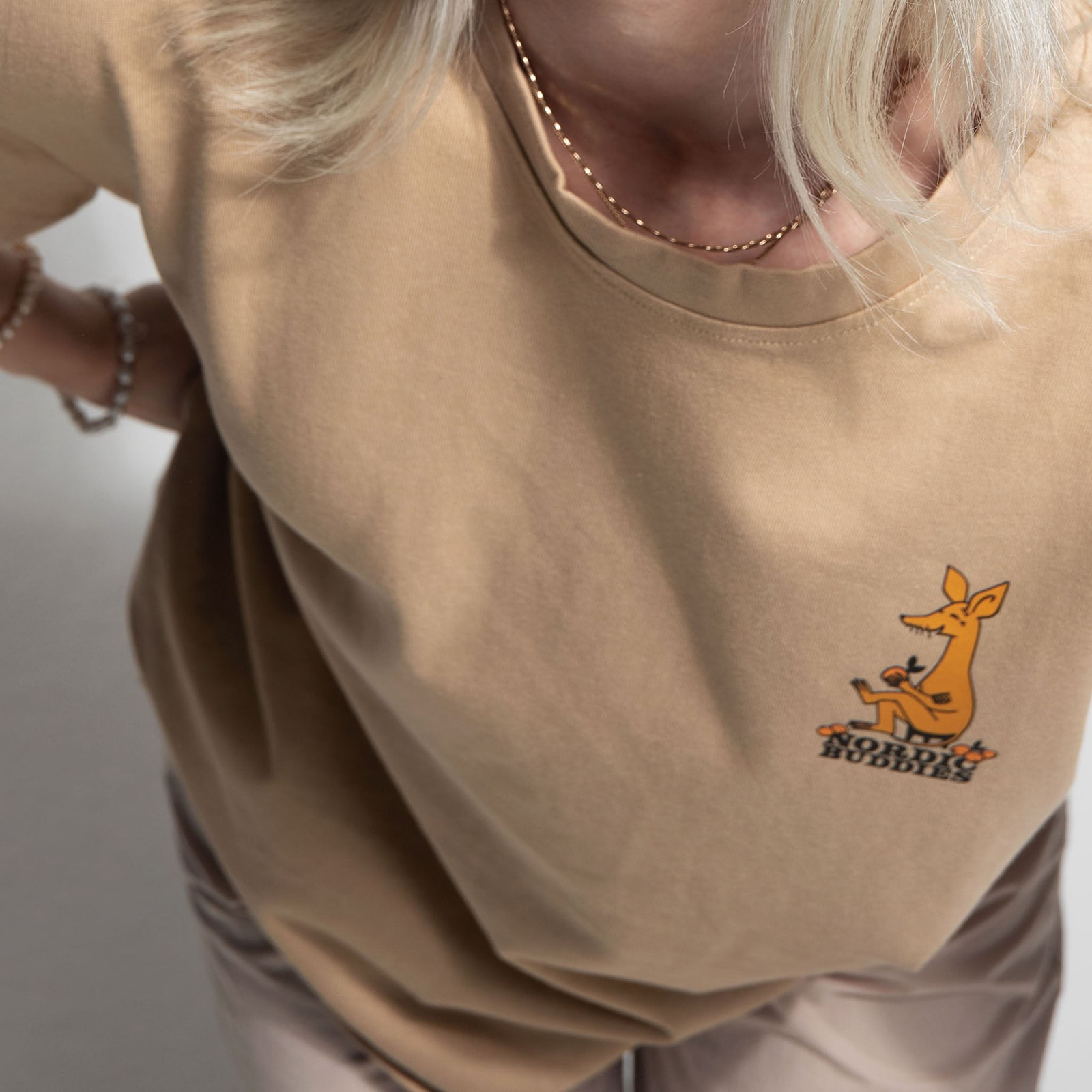 Sniffi T-särk orgaanilisest puuvillast unisex – beež - Pilt 6